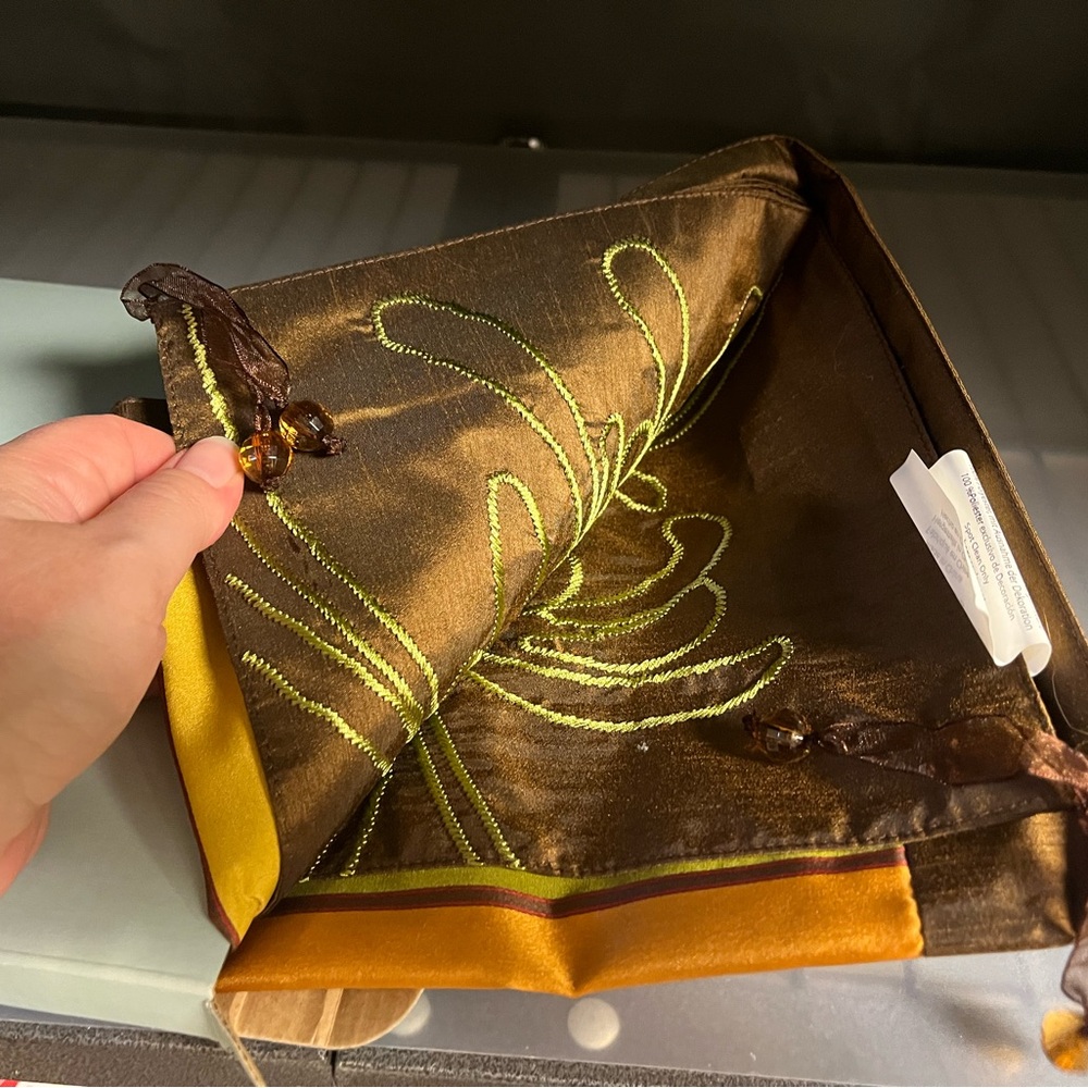 PartyLite Siena Lights reversible table runner